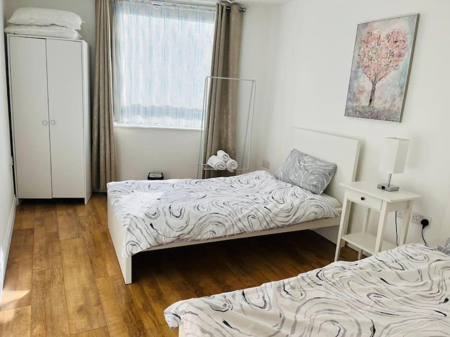 Bright And Calm Apartment - Watford Εξωτερικό φωτογραφία