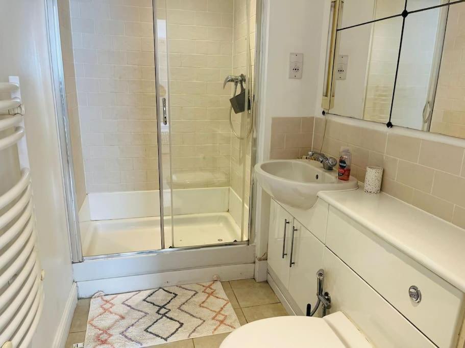 Bright And Calm Apartment - Watford Εξωτερικό φωτογραφία