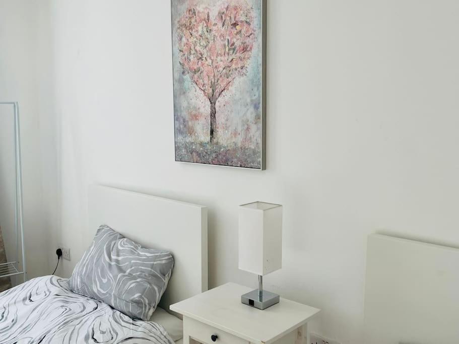 Bright And Calm Apartment - Watford Εξωτερικό φωτογραφία