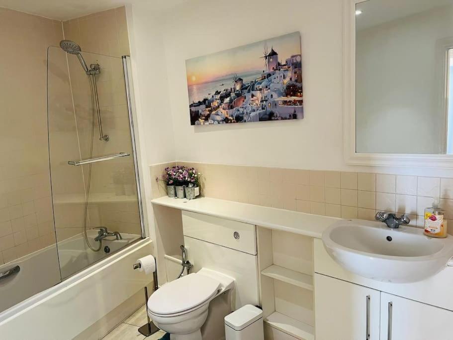 Bright And Calm Apartment - Watford Εξωτερικό φωτογραφία