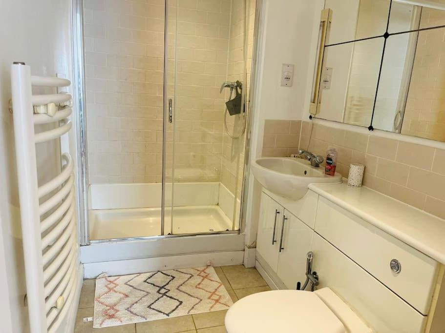 Bright And Calm Apartment - Watford Εξωτερικό φωτογραφία