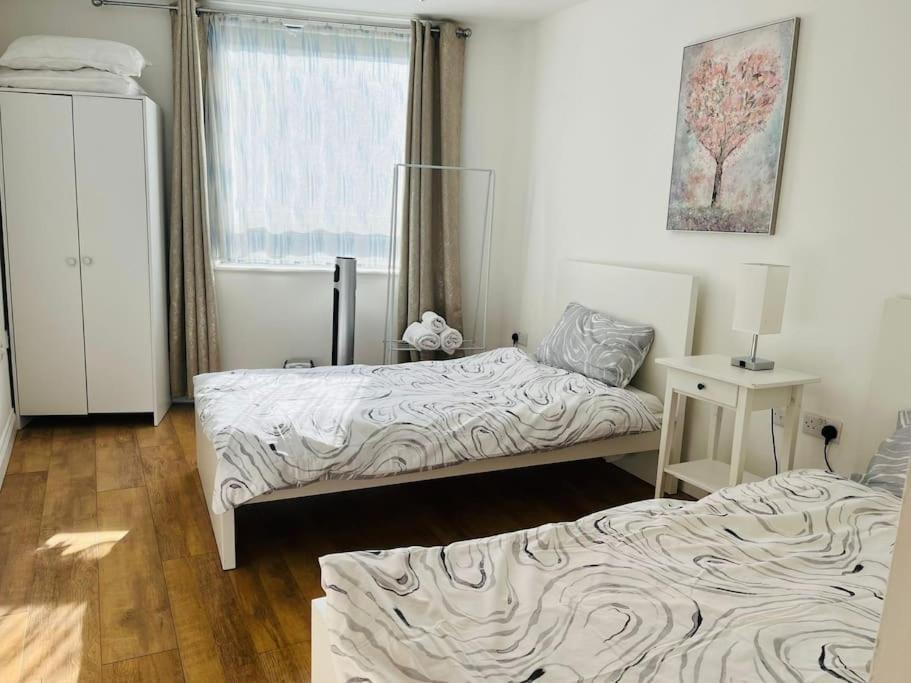 Bright And Calm Apartment - Watford Εξωτερικό φωτογραφία